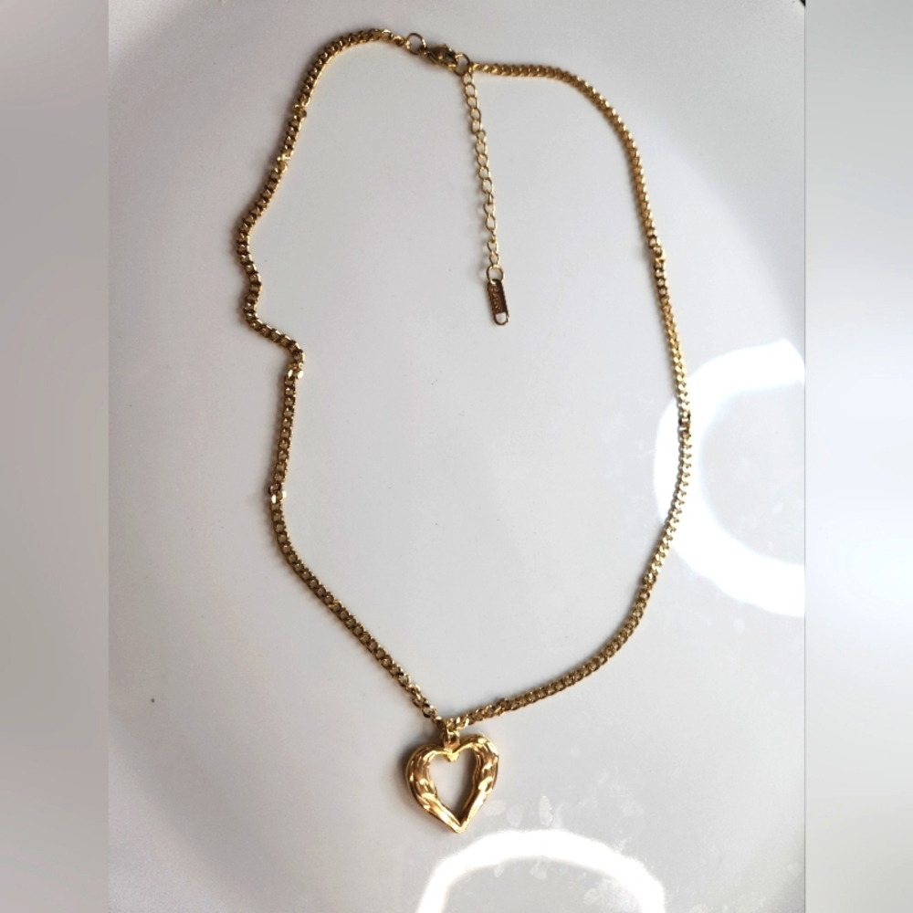 Gold stainless steel hert Necklace